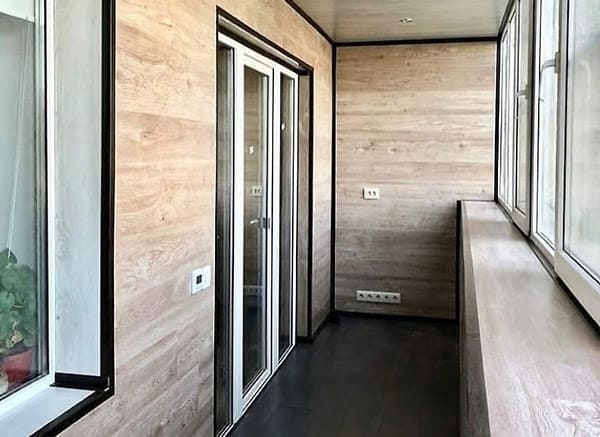 Обшивка балконов и лоджий панелями МДФ в Санкт-Петербурге